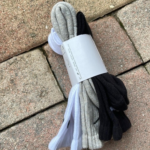 Nike (3 pairs) Performance
Multi-Color Cushioned Crew Socks
SX4719-967 - Picture 8 of 16